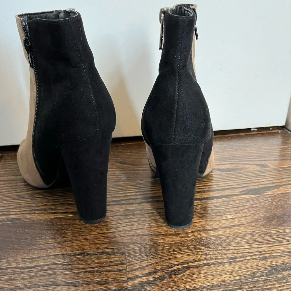 Shoe Dazzle Diane Tan Cream Black Heeled Boots booties size 9 zipper suede - Picture 6 of 10